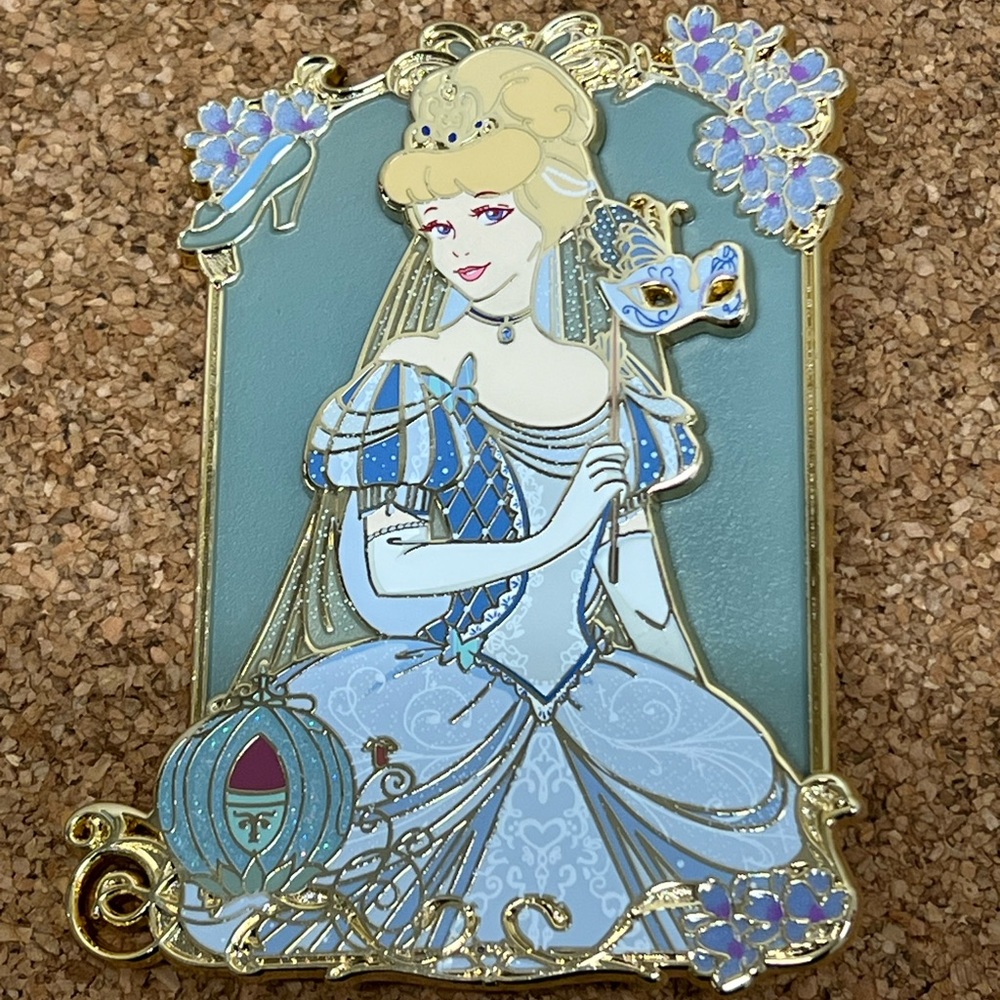CINDY MASQUERADE 3.5 INCH ENAMEL PIN🌟